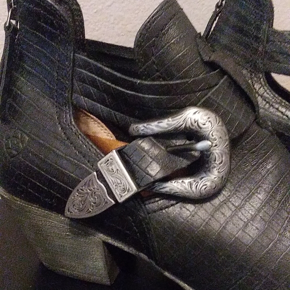 Ariat Boots - Picture 2 of 9